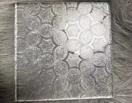 Application of acid-etched glass Application of acid-etched glass